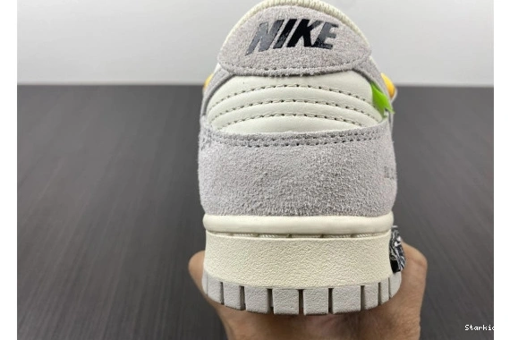 Lot DJ0950-109 O-W Nike Low Dunk 39 0824